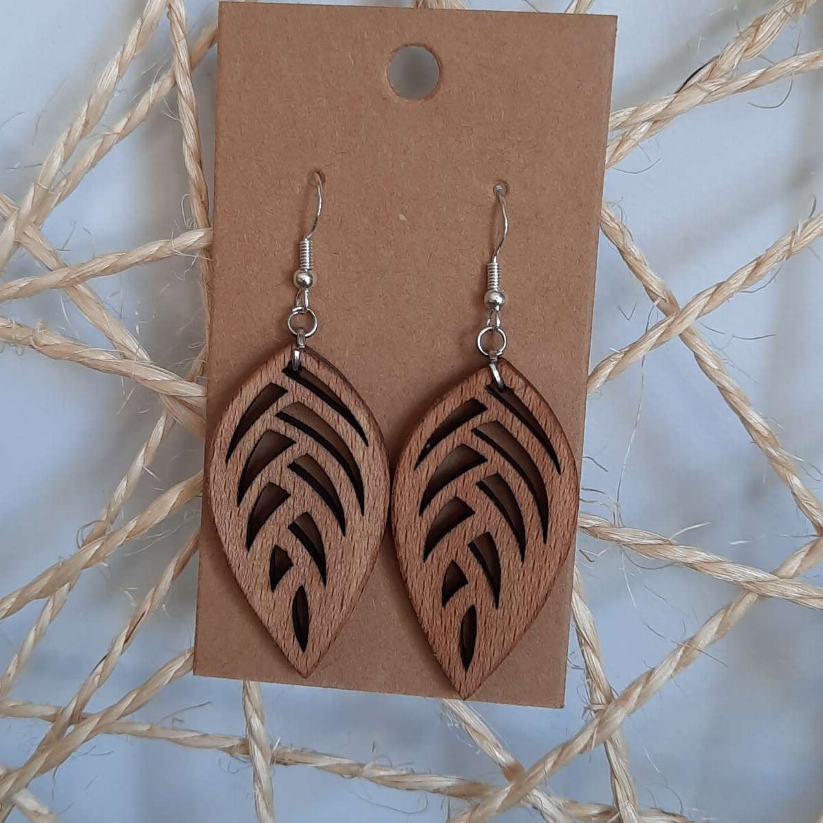 Boucles d'Oreilles en Bois Feuilles Ajourées