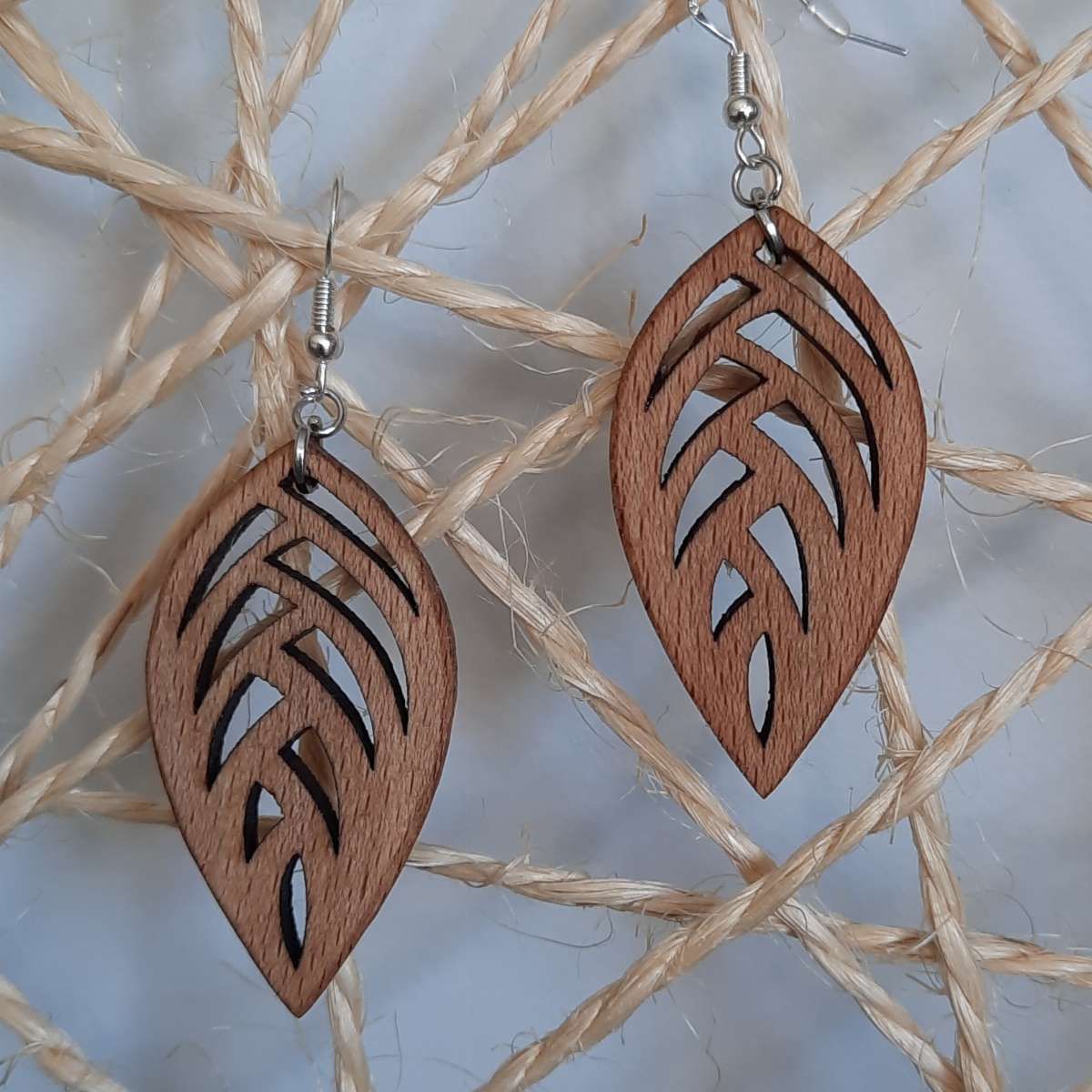 Boucles d'Oreilles en Bois Feuilles Ajourées