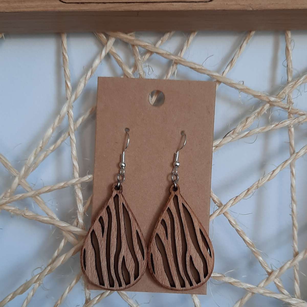 Boucles d'Oreilles en Bois Goutte Ajourée