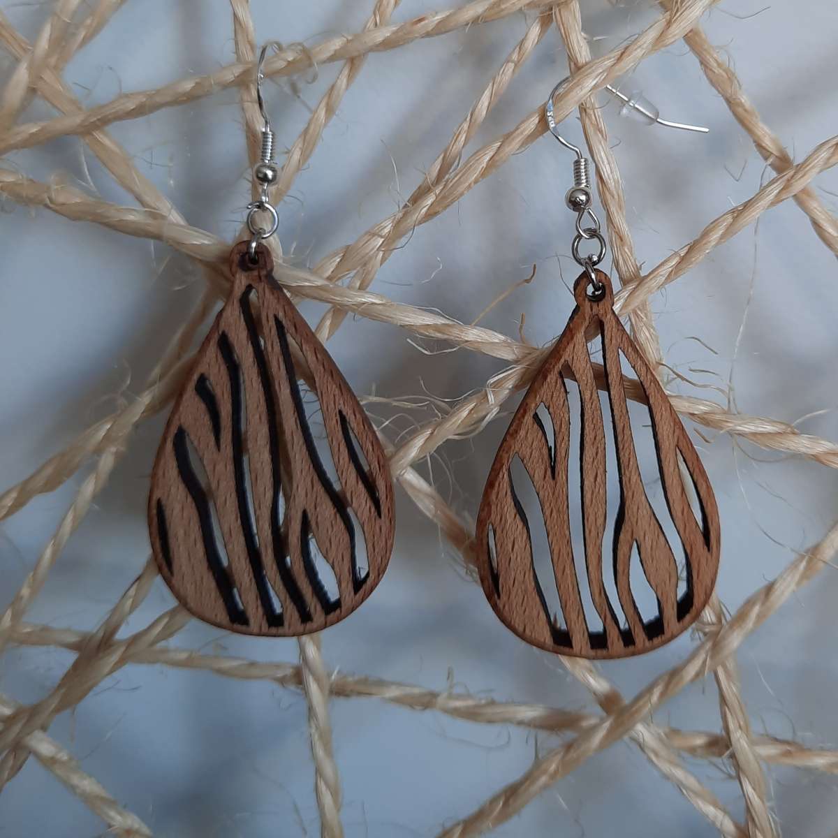 Boucles d'Oreilles en Bois Goutte Ajourée