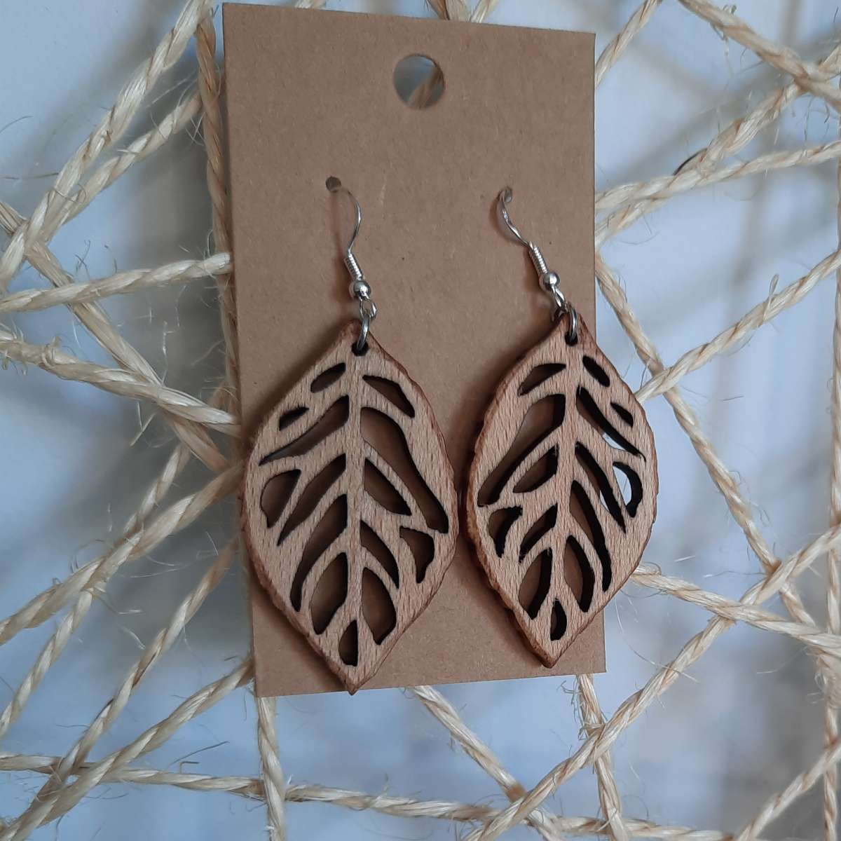 Boucles d'Oreilles en Bois Feuilles Asymétriques