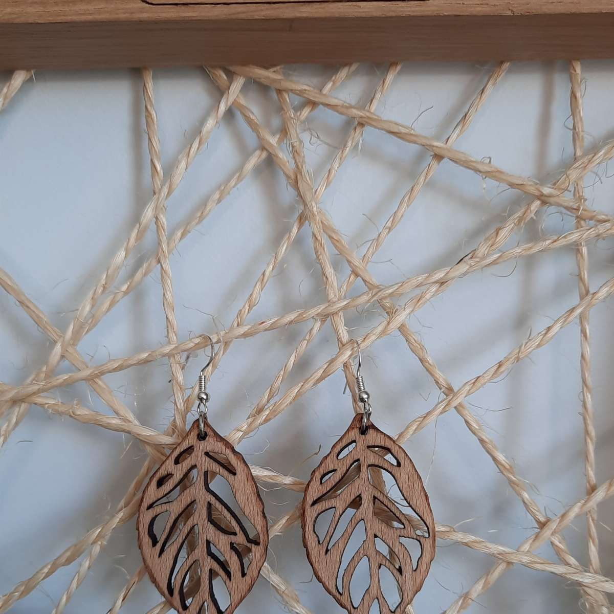 Boucles d'Oreilles en Bois Feuilles Asymétriques